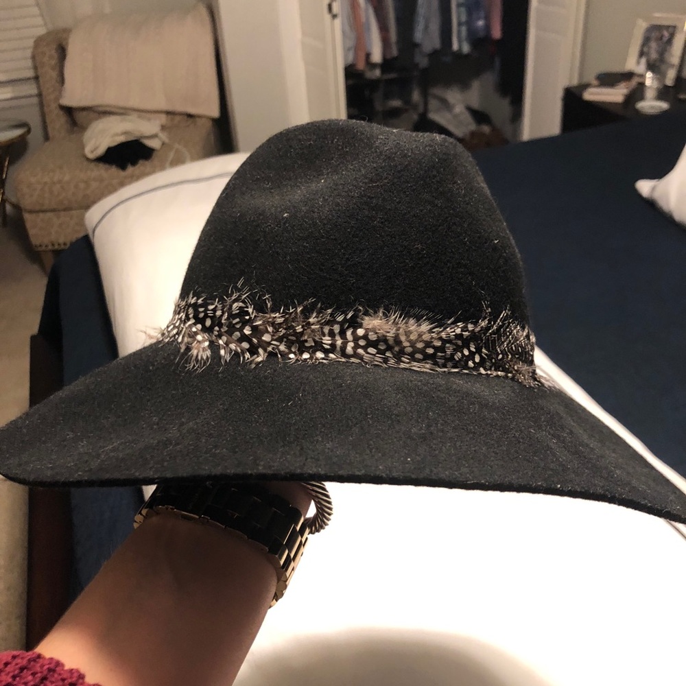 Stylish Black Hat with Feather Detail